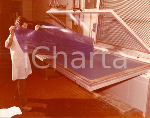 Fotografia d epoca originale 1975 ca PAVIA Tipografia Mario PONZIO Lastra per fotoincisione Foto DANNEGGIATA 1