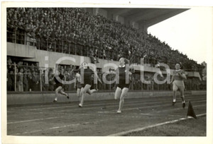 Fotografia d'epoca originale 1941 TORINO Italia LUCCHINI vince corsa 100 metri piani 1