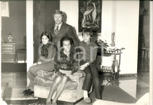 1970 ca COSTUME ITALIA Calciatore Helmut HALLER in famiglia *Foto 30x24 cm