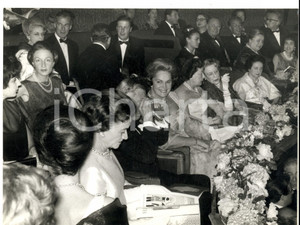 Fotografia d epoca originale 1955 ca PARIS Begum AGA KHAN a una serata di gala Fotografia 25x18 cm 1