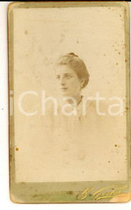Fotografia d epoca originale 1890 ca TOULON F Ritratto di donna con acconciatura raccolta Foto GERBY CDV 1