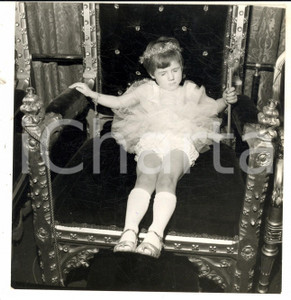 Fotografia d epoca originale 1961 LONDON 4yearold Clare COLMAN attending Lord Mayor on his chair Photo 1