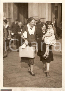 Fotografia d epoca originale 1936 Milano Stazione Centrale  Il Ritorno dalle colonie elioterapiche Foto 1