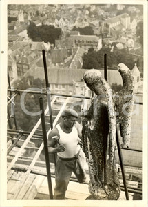 Fotografia d epoca originale 1937 CHARTRES F Scultore restaura statua Cattedrale NOTRE DAME Fotografia 1