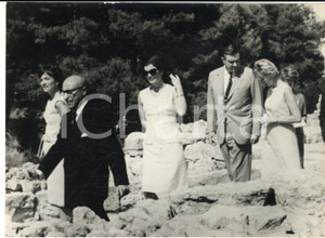 1963 CRETA Jacqueline KENNEDY in vacanza visita gli scavi archeologici  *Foto