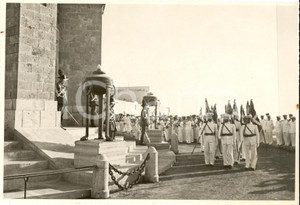 Fotografia d epoca originale 1939 TRIPOLI Marina II Squadra al monumento ai Caduti 1