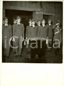 Fotografia d epoca originale 1935 MILANO Omaggio alunni Collegio Militare a cripta Caduti Fascisti Foto 1