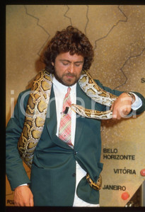 35mm vintage slide* 1984 "TE LO DO IO IL BRASILE" Beppe GRILLO in scena (2)