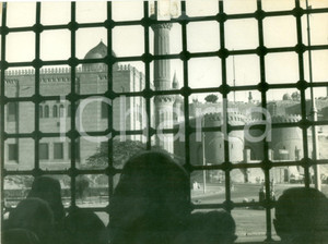 Fotografia d epoca originale 1950 ca IL CAIRO EGITTO Scorcio della Moschea da una grata Fotografia 1