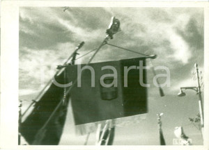 Fotografia d epoca originale 1930 ca ROMA Bandiera del Regno d Italia sventola tra gagliardetti Fotografia 1