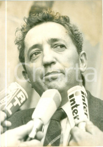 Fotografia d epoca originale 1976 PARIS Edmond MAIRE Segretario CFDT intervistato dai giornalisti Fotografia 1