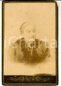 Fotografia d epoca originale 1890 ca MILANO ? Ritratto anziana donna con collo in pelliccia Foto gabinetto 1