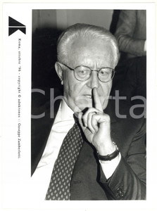 Fotografia d epoca originale 1996 ROMA Ritratto del senatore Giuseppe ZAMBERLETTI  Foto 17x24 cm 1