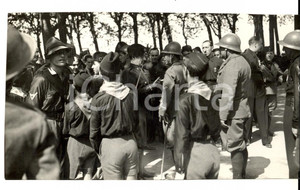 Fotografia d epoca originale 1934 PNF LUCCA Segretario Achille STARACE tra i combattenti Foto 14x9 cm 1