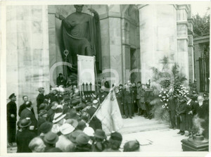 Fotografia d epoca originale 1935 MILANO Celebrazione dell Intervento in guerra in Piazza SANT AMBROGIO Foto 1