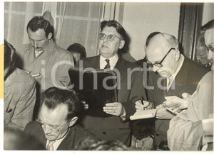 1958 PARIS Palazzo dell'Eliseo - Albert GAZIER circondato da giornalisti *Foto 