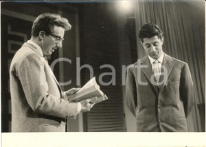 1956 LASCIA O RADDOPPIA? Mike BONGIORNO con il maestro MARINI di Casale *Foto 