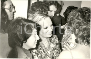 1970 ca COSTUME ITALIA Gabriella FERRI dopo un concerto - Foto 30x20 cm