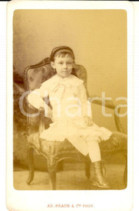 Fotografia d'epoca originale 1870 ca PARIS Bambina in abito bianco su poltroncina *Fotografia BRAUN CDV 1