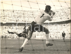 1960 ca CALCIO SERIE A INTER-JUVENTUS Parata di Carlo MATTREL - Foto 24x18