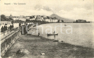 Cartolina originale da collezione 1920 ca NAPOLI Veduta Via CARACCIO e spiaggia Cartolina ANIMATA con barca FP NV 1