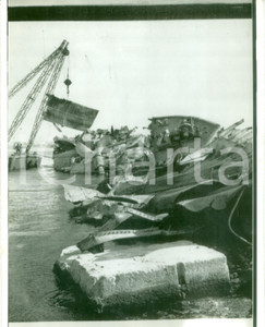 Fotografia d epoca originale 1942 BENGASI WW2 Recupero di relitti di navi inglesi affondate nel porto FOTO 1