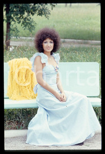 35mm vintage slide* 1975 ca ITALIA Marcella BELLA in campagna Ritratto (9)