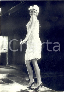 1961 PARIS Brigitte BARDOT balla il charleston per Capodanno in tv *Foto 13x18 Fotografia d'epoca con didascalia coeva.  CONDIZIONI: G    originale e autentica 1