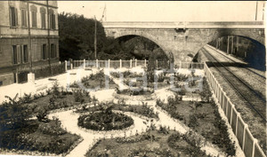 Fotografia d'epoca originale 1935 ca PADOVA Giardino fiorito nei pressi della ferrovia *Vera fotografia 1