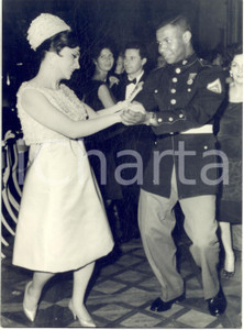1962 ROMA Gina LOLLOBRIGIDA ospite d'onore al Ballo dei Marines *Foto 13x18
