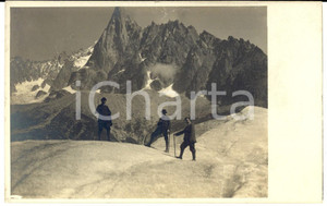 Fotografia d epoca originale 1920 ca ALPINISMO Ritratto di tre escursionisti Foto cartolina VINTAGE 1
