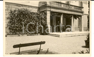 Fotografia d epoca originale 1934 VARESE MASNAGO Capofamiglia CLEMENTI saluta dalla propria villa Foto FP 1