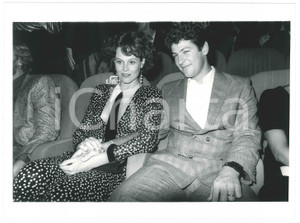 Fotografia d epoca originale 1986 CINEMA USA  Sigourney WEAVER con il marito Jim SIMPSON  Foto 24x18 cm 1 1