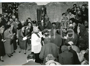 1954 ROMA Colosseo - Fedeli incappucciati alla tradizionale VIA CRUCIS *Foto