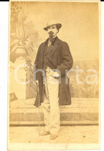 Fotografia d epoca originale 1870 ca ATENE Ritratto maschile in abito da passeggio Foto MORAITES CDV 1