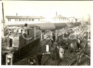 Fotografia d epoca originale 1960 MONZA Deragliamento treno SONDRIOMILANO  Il luogo del disastro Foto 1