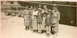 Fotografia d epoca originale 1934 NAPOLI Coloni delle MARCHE in partenza per BENGASI Fotografia 1
