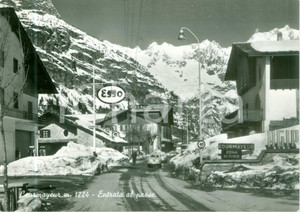 Cartolina originale da collezione 1963 COURMAYEUR AO Distributori ESSO e AGIP all entrata del paese Cartolina FG 1