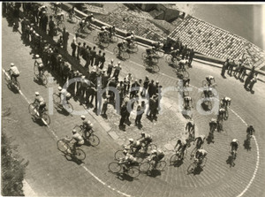 1954 CICLISMO GIRO D'ITALIA 3^ tappa - Il gruppo a BAGNARA CALABRA tra la folla