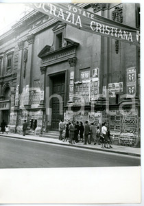 1955 PALERMO Elezioni regionali - Edificio tappezzato di manifesti DC *Foto 
