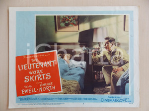 Oggetto da collezione cartaceo 1956 LIEUTENANT WORE SKIRTS Tom EWELL suona tromba LOBBY CARD Manifestino 1