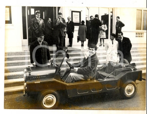 Fotografia d epoca originale 1967 FESTIVAL DI SANREMO Arrivo del cantante Mario ZELINOTTI Foto 18x14 1