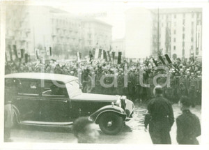 Fotografia d epoca originale 1934 MILANO Folla acclama MUSSOLINI arrivato in cittÃ  Fotografia 1