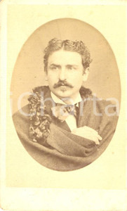 Fotografia d epoca originale 1870 ca COMO Ritratto di gentiluomo con pellicciotto Foto Giulio REINA 1