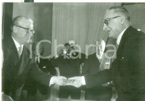 Fotografia d epoca originale 1957 ROMA Anniversario SIAE  Presidente Giovanni GRONCHI con Gaetano AZZARITI 1