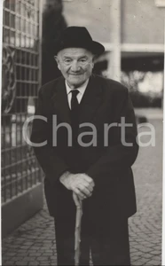 Fotografia d epoca originale 1970 ca SOTTO IL MONTE Fratello RONCALLI di papa Giovanni XXIII al cimitero 1 1