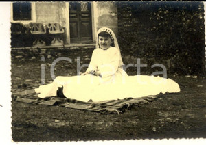 Fotografia d epoca originale 1950 ca SESTO CALENDE Bambina nel giorno della Prima Comunione Foto TONINI 10x7 1