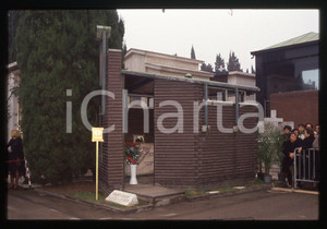 Fotografia d epoca originale 35mm vintage slide 1993 RIMINI Funerale Federico FELLINI Cappella cimiteriale 4 1