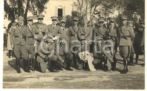Fotografia d epoca originale 1940 ca WW2 ITALIA Gruppo di ufficiali in un parco  Foto cartolina 14x9 cm 1