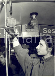 1953 MILANO ATM Tram linea 1 - Nuove maniglie con musica per i passeggeri - Foto